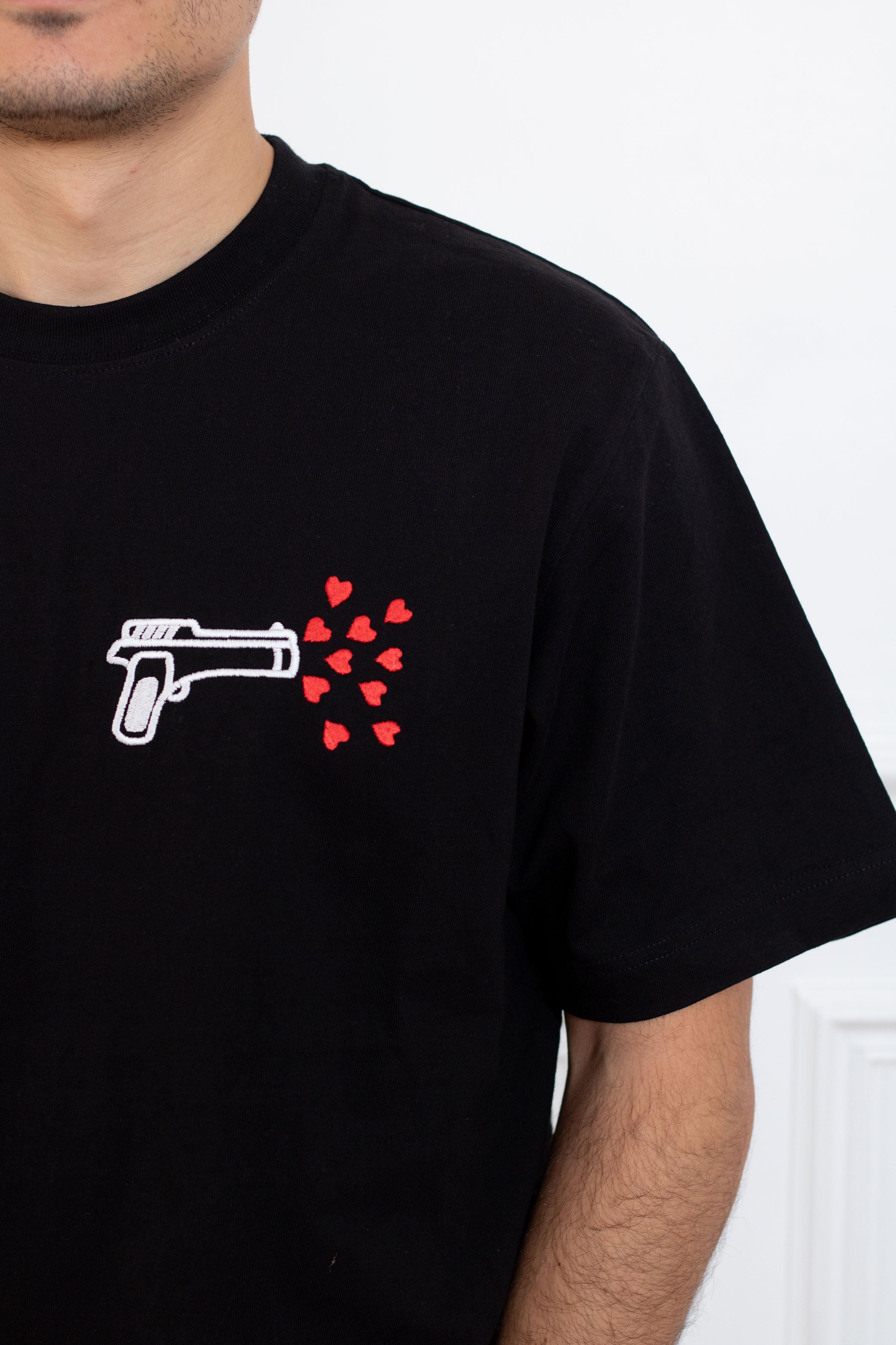 TEE-SHIRT NOIR PISTOLET